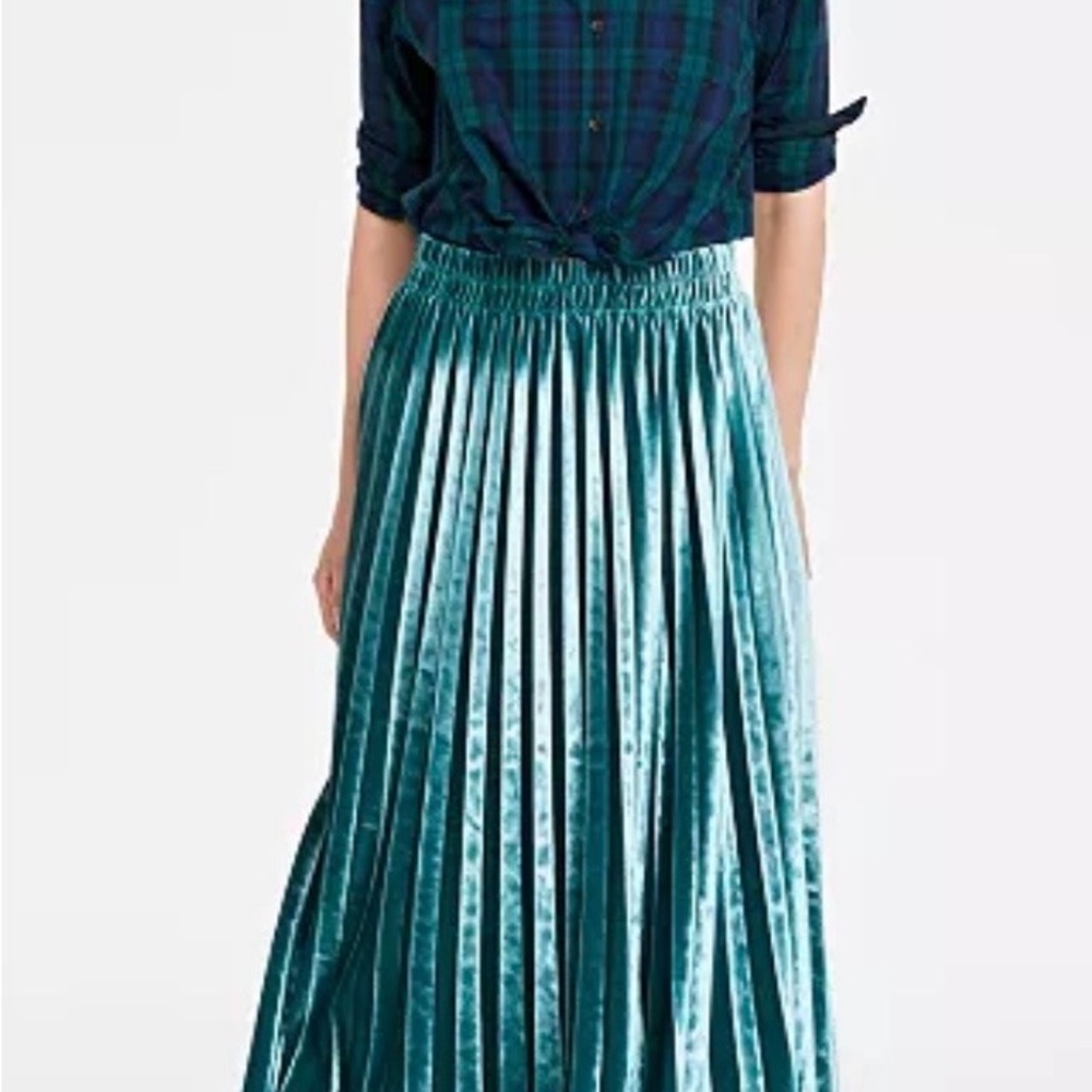 On 34th Teal Velvet Pleated Midi Size Medium